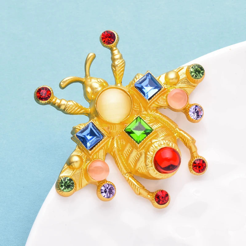 Broche Mai
