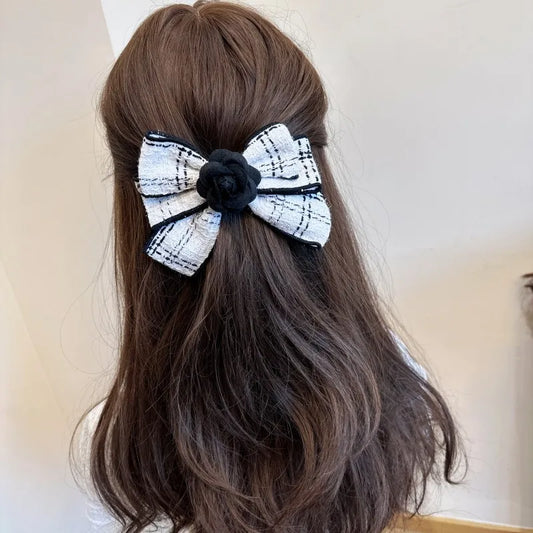 Presilha Laço Tweed Branco Flor Camélia