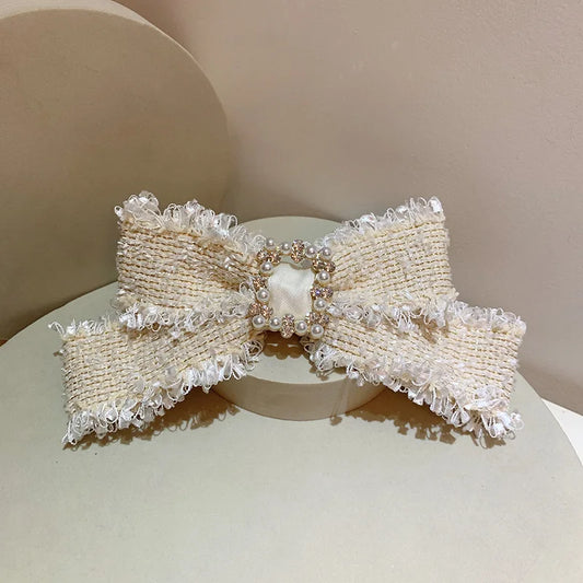 Presilha Laço Tweed Pérola e Strass Creme