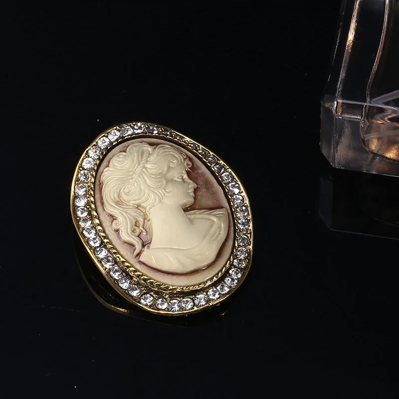 Broche Saki