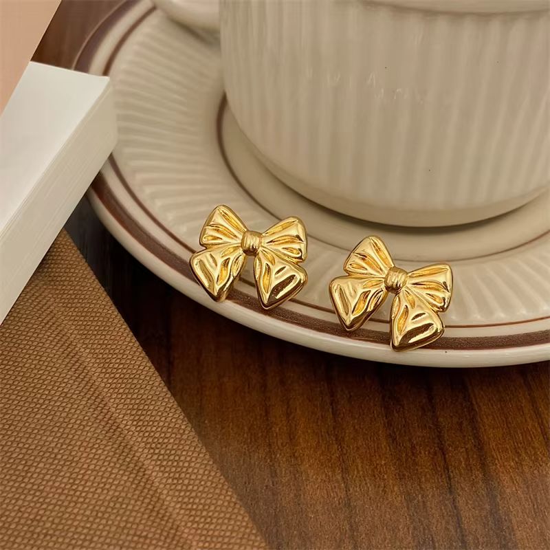 Brinco Laço Mahara Dourado