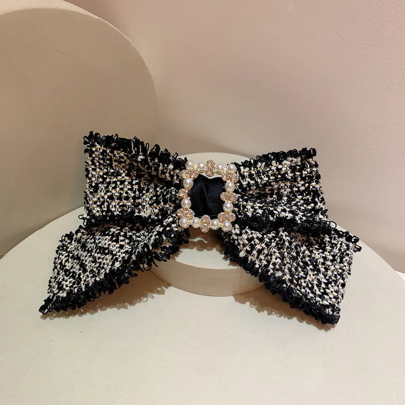 Presilha Laço Tweed Pérola e Strass Preta